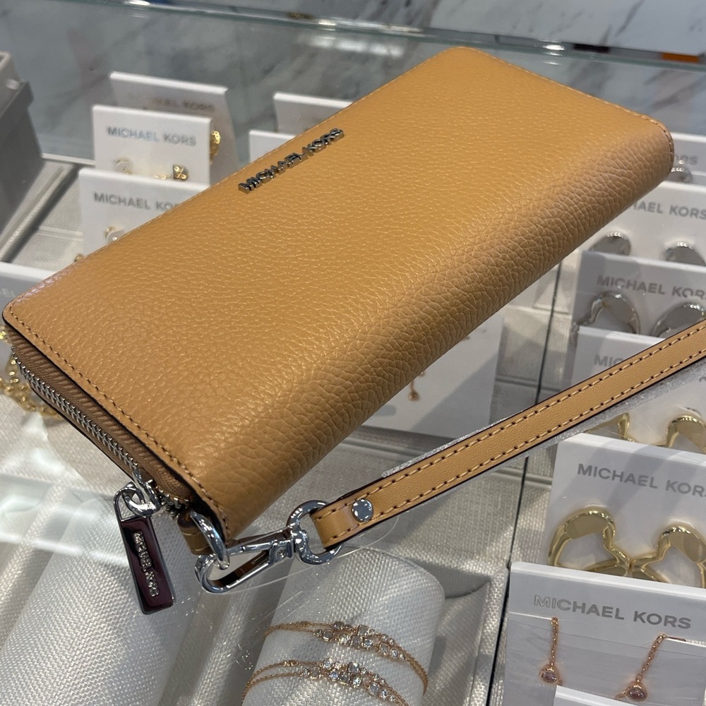 MICHAEL KORS Lg Pebbled Leather Continental Wallet Wristlet Phone Holder 
Peanut - Picture 15 of 16